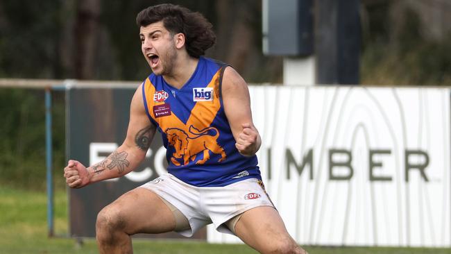 EDFL: Taylors Lakes’ Bowey Larizza kicks the match-winning goal after the siren. Picture: Hamish Blair