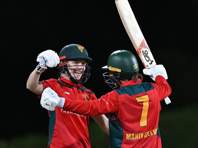 Nicola Carey and Emma Manix-Geeves of the Tigers celebrate victory in the 2023-24 WNCL final. (Photo by Steve Bell/Getty Images)