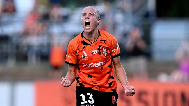 Tameka Yallop playing for Brisbane Roar (Photo by Bradley Kanaris/Getty Images)