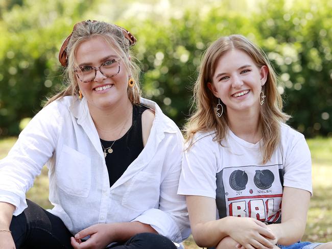 WEEKEND TELEGRAPHS SPECIAL. JANUARY 26, 2023. PLEASE CONTACT WEEKEND PIC EDITOR JEFF DARMANIN BEFORE PUBLISHING.Pictured in Grove Wold today is Grace Bracks and Chloe Tyrrell, for a Poll of young voters attitudes to Sydney nightlife. Picture: Tim Hunter.