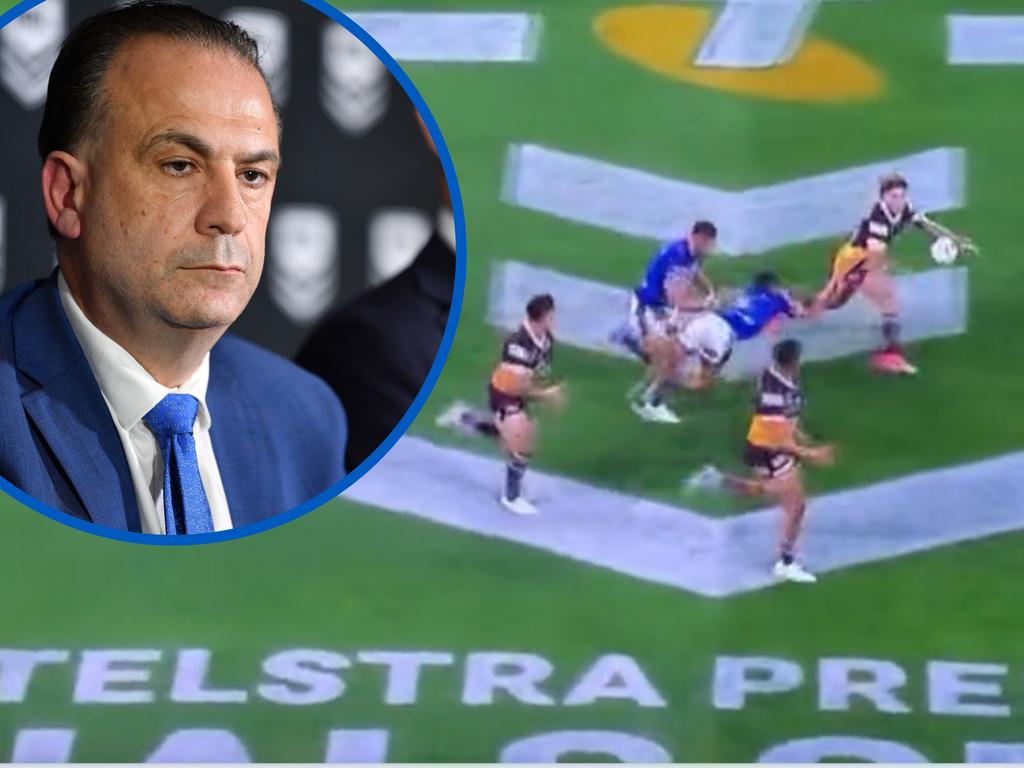 Peter V'landys has promised to crack down on forward pass technology.