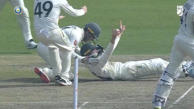 Handscomb screamer digs a hole for India early on Day 2