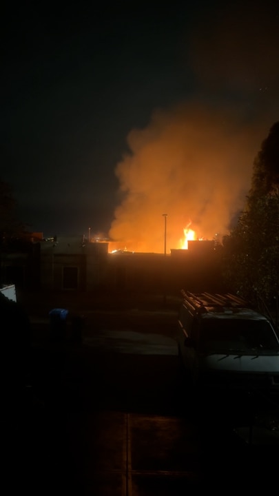 Suspicious blaze destroys Melbourne businesses