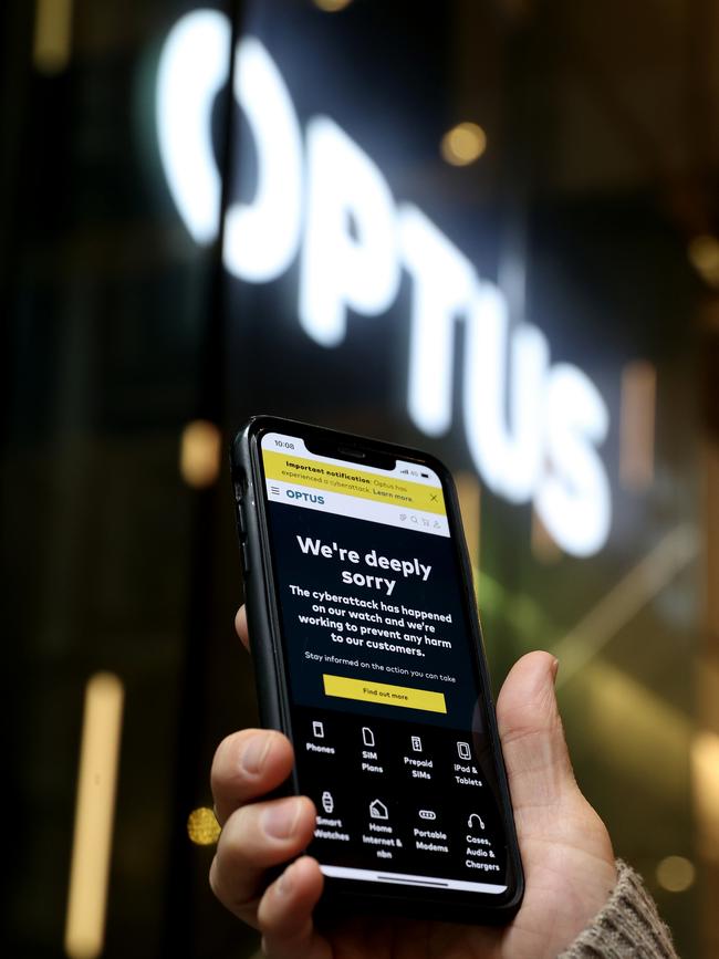 Court orders Optus to hand over data breach report. Picture: Brendon Thorne/Getty Images