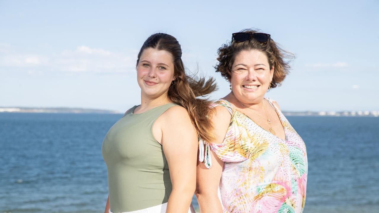 Simone and Georgie Hinds. Photographer: Ted Lamb