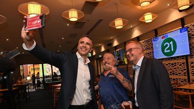 Anthony Albanese and Labor’s would-be premier Peter Malinauskas at the Village Tavern. Picture: Keryn Stevens