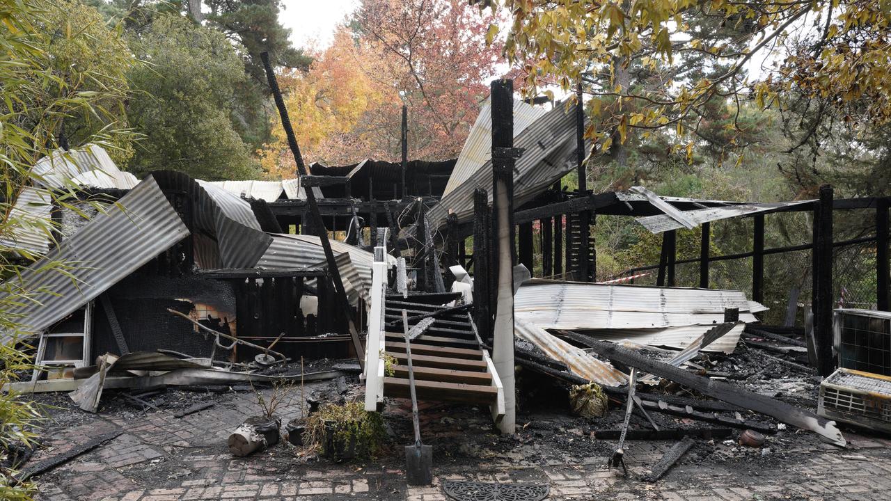 Mount Barker Rd Aldgate home destroyed in blaze | The Advertiser