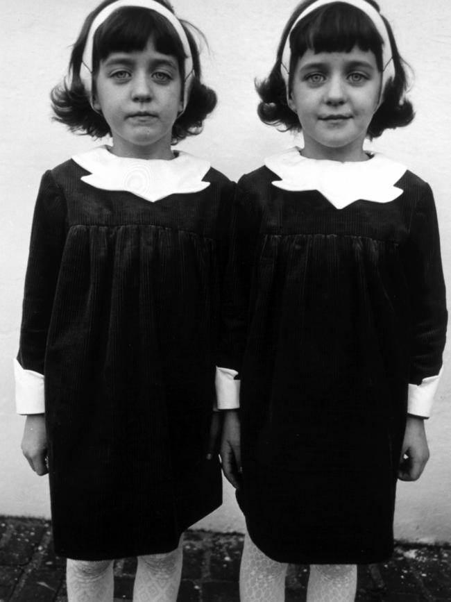 The picture of twin girls in New Jersey.