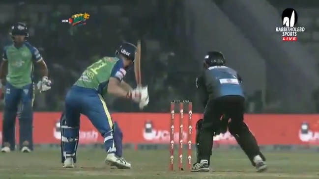 David Warner smashes Chris Gayle batting right-handed