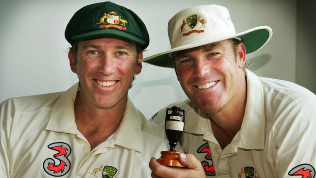 Glenn McGrath (L) and Shane Warne in 2006.