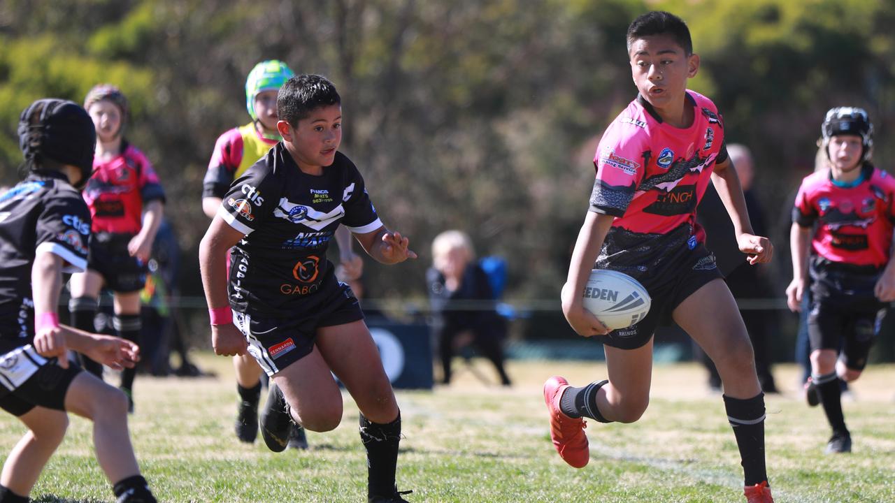 Rouse Hill Rhinos player Ziyon Lepolo runs the ball (AAP IMAGE / Angelo Velardo)