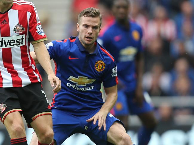 Sunderland's Seb Larsson, left, vies for the ball with Manchester United's Tom Cleverley, right, during their English Premier League soccer match at the Stadium of Light, Sunderland, England, Sunday, Aug. 24, 2014. (AP Photo/Scott Heppell)