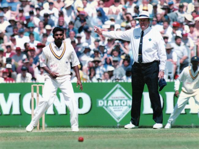 Umpire Darrell Hair calls Muralitharan for throwing during the controversial tour of Australia.