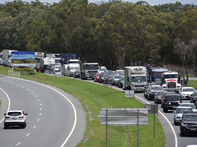 Police set up a new border control point at the NSW and Queensland border. Picture: NCA NewsWire