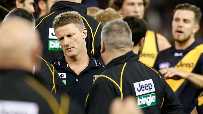 MELBOURNE, AUSTRALIA - JUNE 08: Richmond coach Damien Hardwick looks at match ups during the round 12 AFL match between the North Melbourne Kangaroos and the Richmond Tigers at Etihad Stadium on June 8, 2014 in Melbourne, Australia. (Photo by Darrian Traynor/Getty Images)