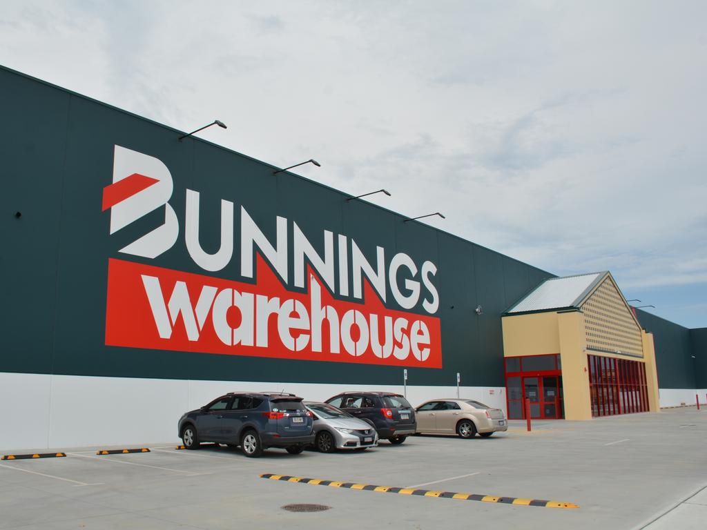 Going to Bunnings and not supporting the charity stand by picking up a snag should be illegal. Picture: NCA NewsWire / Rebecca LeMay