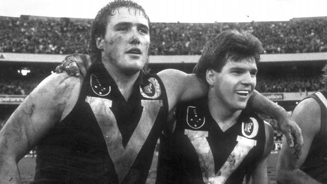 Tony Lockett (left) and Jason Dunstall after Victoria’s big win in 1989.