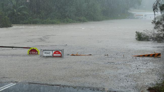 Severe winds and rain lashed the Gold Coast. Flooding at Hardy's Road, Mudgeeraba. Pic by Luke Marsden.