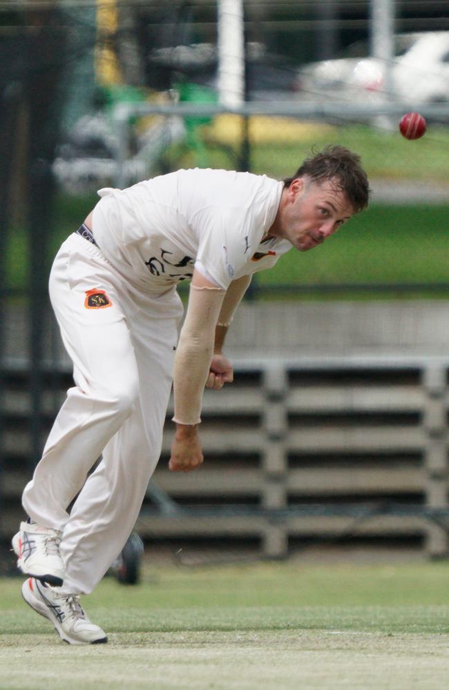 Zak Evans bending his back for St Kilda. Picture: Valeriu Campan