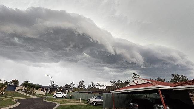 Tara Thompson posted this picture of the storm front in Brassall to the Brisbane Weather Facebook page.