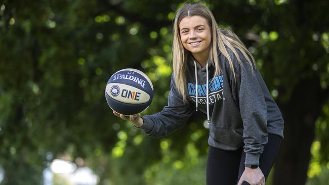 Basketballer Sharna Thompson will be entrusted with more responsibility for the Hobart Chargers in 2021. Picture: Chris Kidd