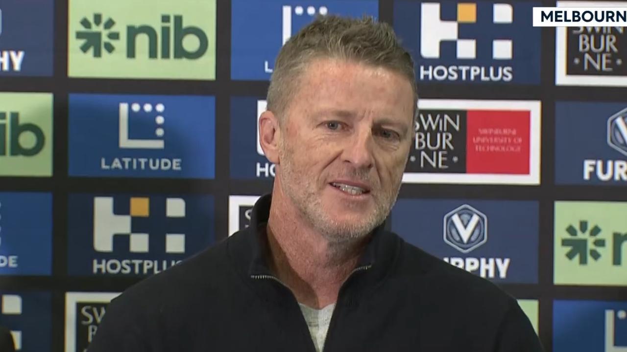 Fox Sports News showed the moment Damien Hardwick wiped away tears.