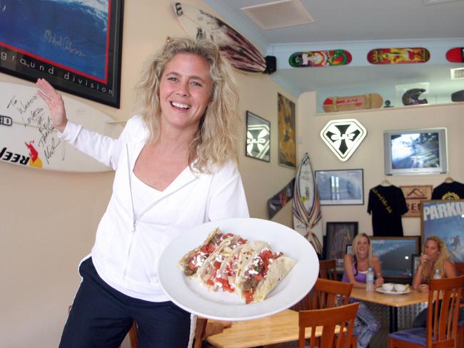 APRIL 29, 2004:    Owner Christine Rebeil displaying a dish from the menu of Wahoo's Fish Cafe, Coolangatta.  PicBrad/Wagner - food outlets restaurants