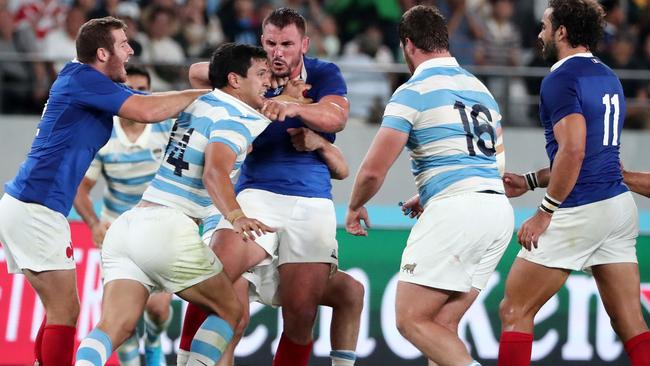 Players fight after the Japan 2019 Rugby World Cup Pool C match between France and Argentina at the Tokyo Stadium in Tokyo on September 21, 2019. (Photo by Behrouz MEHRI / AFP)