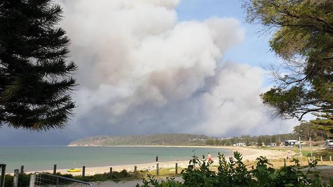 The Mogo bushfire seen from Long Beach. Picture: Instagram