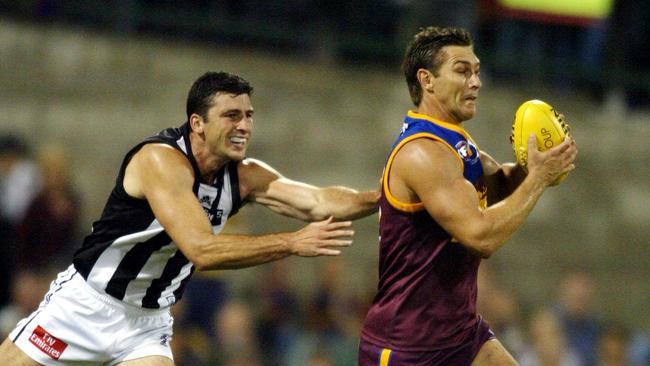 08/04/2004. Brisbane Lions v Collingwood at the Gabba. Alastair Lynch marks out in front. Digital image.