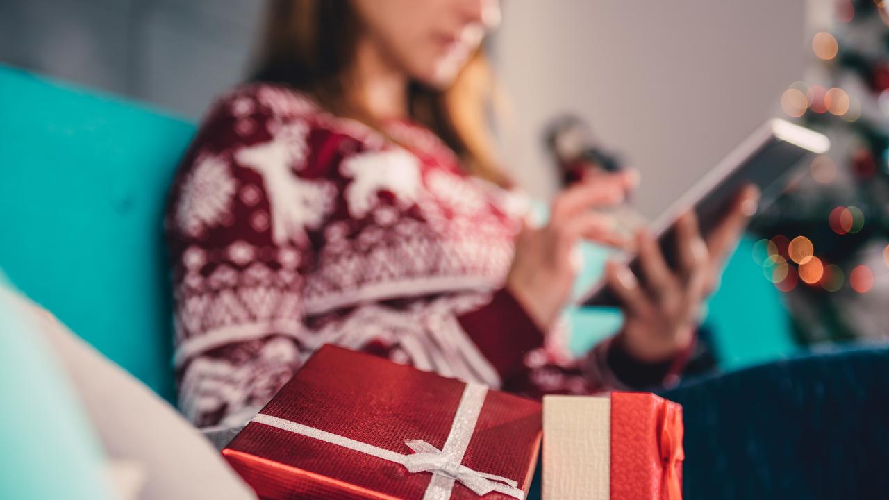 How to earn money while Christmas shopping according to budget expert ...