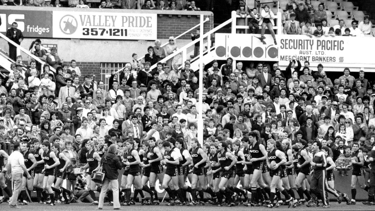 A large crowd watch Carlton train at Princes Park during grand final week in 1986. Picture: Supplied