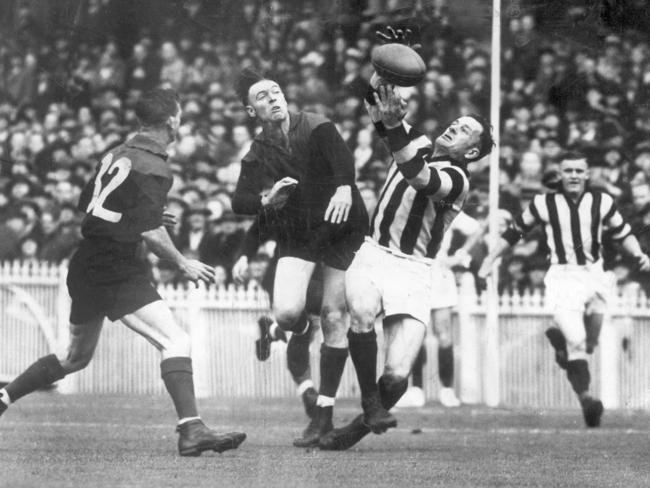 Footballer Gordon Coventry marking during a Collingwood vs. Melbourne match in 1937.