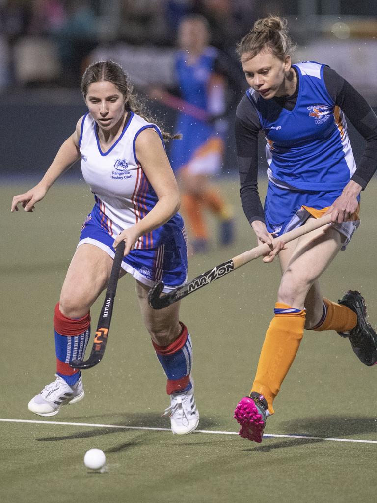 Tannah Hood for Rangeville and Alex Young for Newtown. A1 Women , Toowoomba Hockey grand final. Newtown vs Rangeville. Saturday, September 10, 2022. Picture: Nev Madsen.