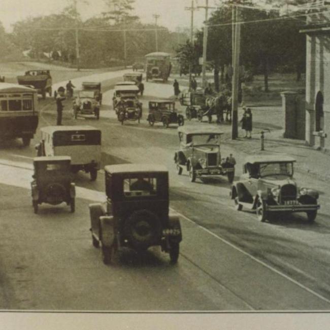 Traffic at intersection of Bridge Rd and Hoddle St, Richmond, 1926. Picture: Victorian Places