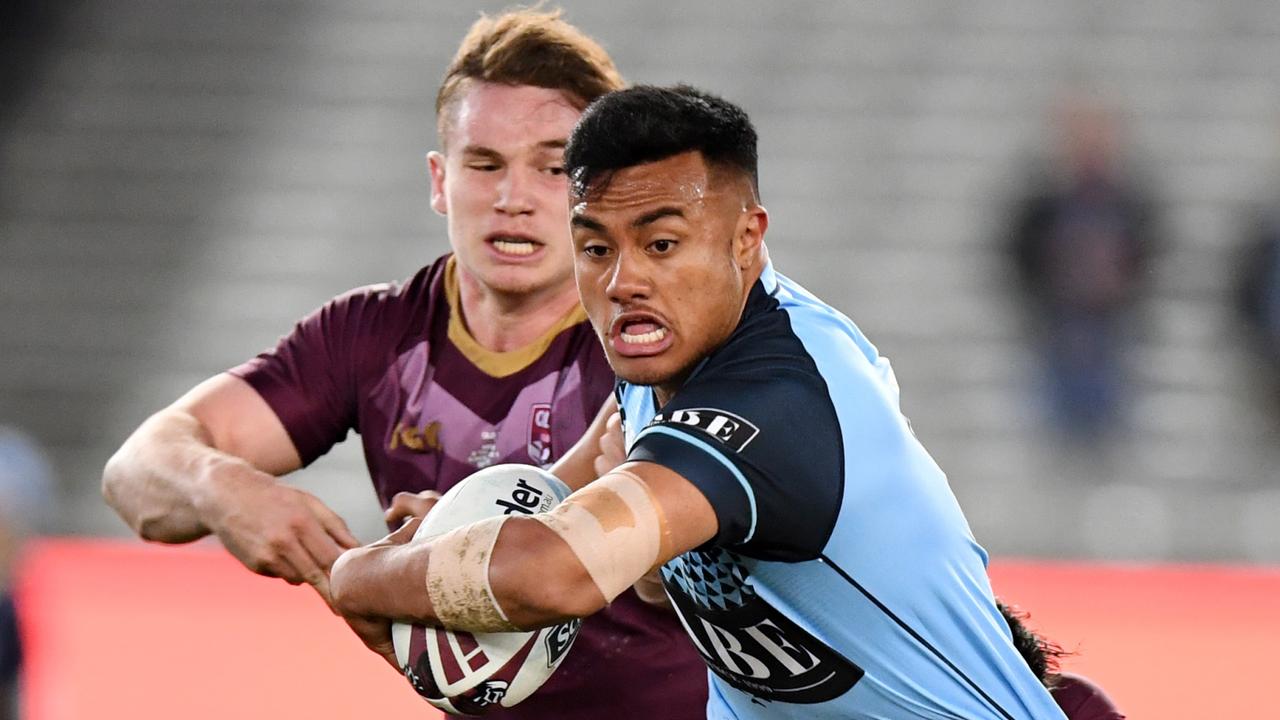 Spencer Leniu runs the ball in the Under 18's 2018 State of Origin.