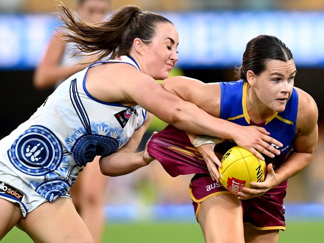 Kangaroo Nicole Bresnehan puts pressure on Lion Sophie Conway. Picture: Getty Images