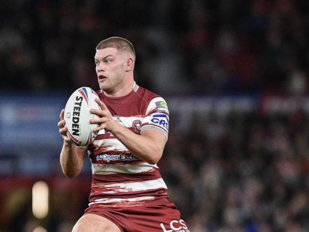 Morgan Smithies has joined Canberra from Super League club Wigan.