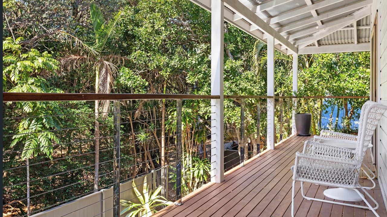 Stylist Darren Palmer has bought in Byron Bay.