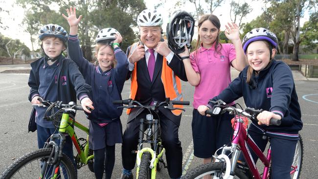 Leader Local Grants ambassador Peter Hitchener with students from Kingsley Park Primary School, which received a $1000 grant to kickstart its bike ed program. Pictured with Peter are Leah, Kaitlyn, Hannah and Kalyani. Picture: Chris Eastman