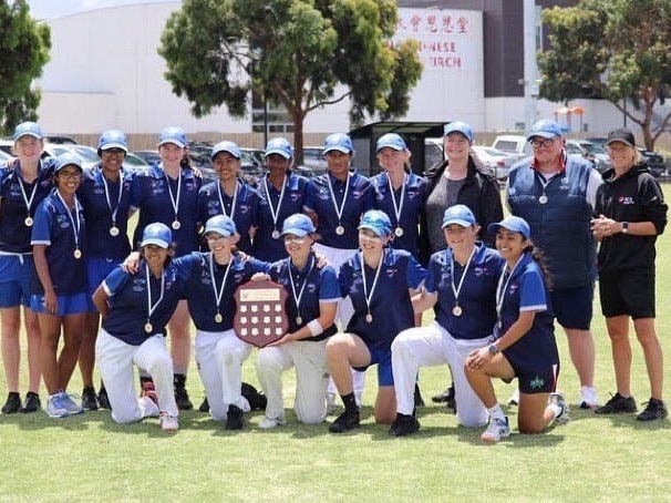 The Inner South East Under 18 girls, with the great Cathryn Fitzpatrick on the right.