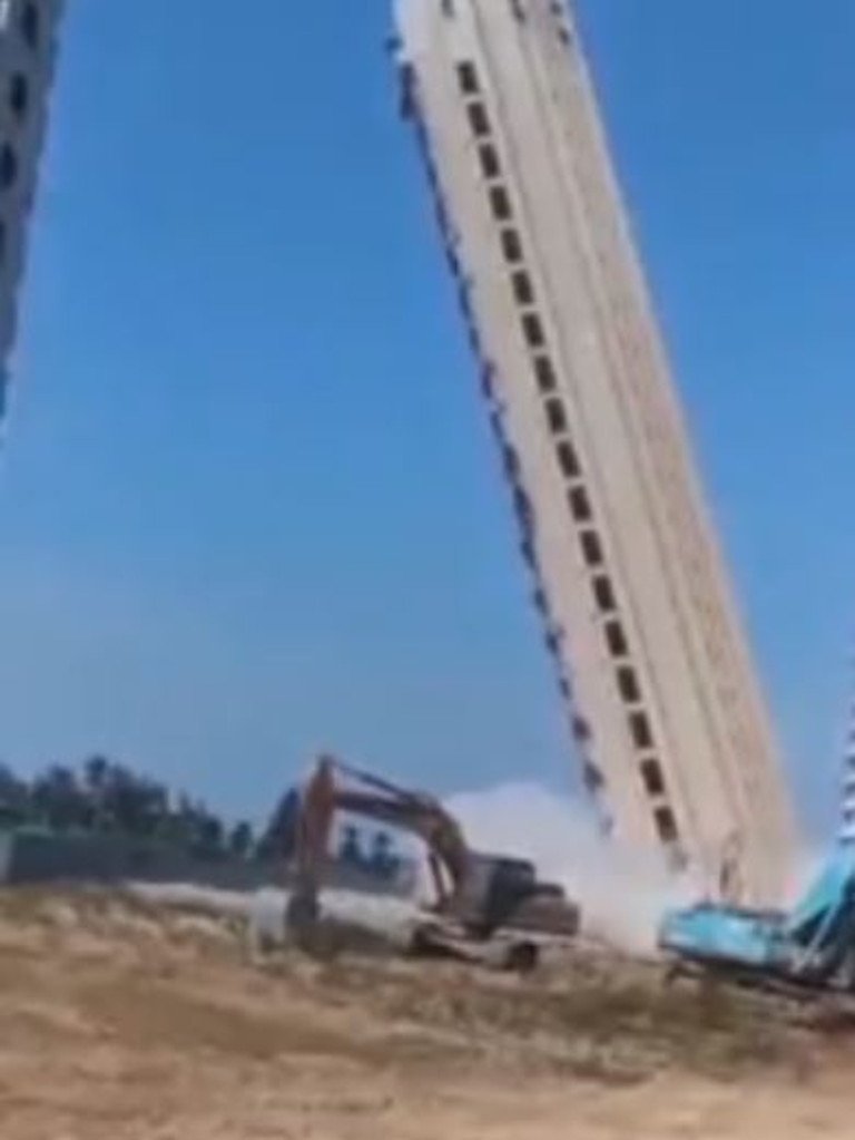 Towers being destroyed in the footage. Picture: Twitter/Fasc1nate