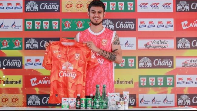 Former Ipswich footballer Josh Grommen has signed with Thai league side Sukhothai FC as he embarks on his comeback from shoulder surgery.