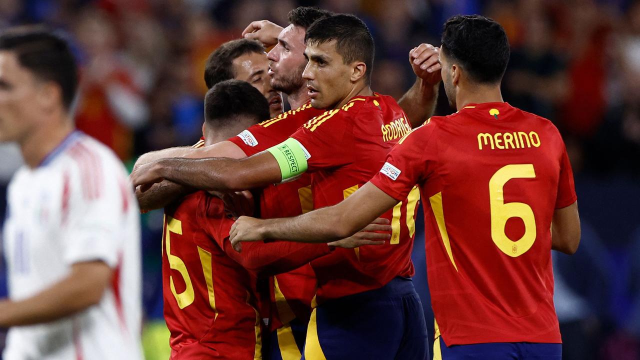 Spain's players celebrate. Photo by KENZO TRIBOUILLARD / AFP