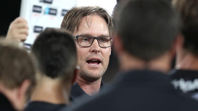 Blues coach David Teague addresses his troops at one of the breaks. Picture: Jono Searle/AFL Photos/via Getty Images