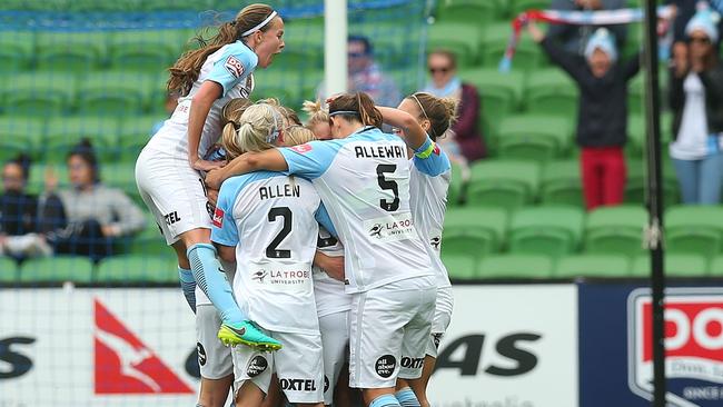 MELBOURNE, AUSTRALIA - NOVEMBER 27: Jessica Fishlock of Melbourne City celebrates her goal with her teammates during the round four A-League match between Melbourne City FC and Melbourne Victory at AAMI Park on November 27, 2016 in Melbourne, Australia. (Photo by Graham Denholm/Getty Images)