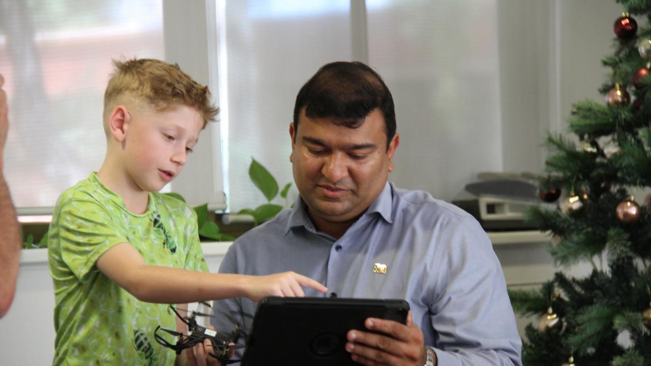 Eli Hoolihan teaches Minister for Youth, Seniors, Equality Jinson Charls the ins-and-outs of drones during a workshop in Alice Springs. Picture: Gera Kazakov