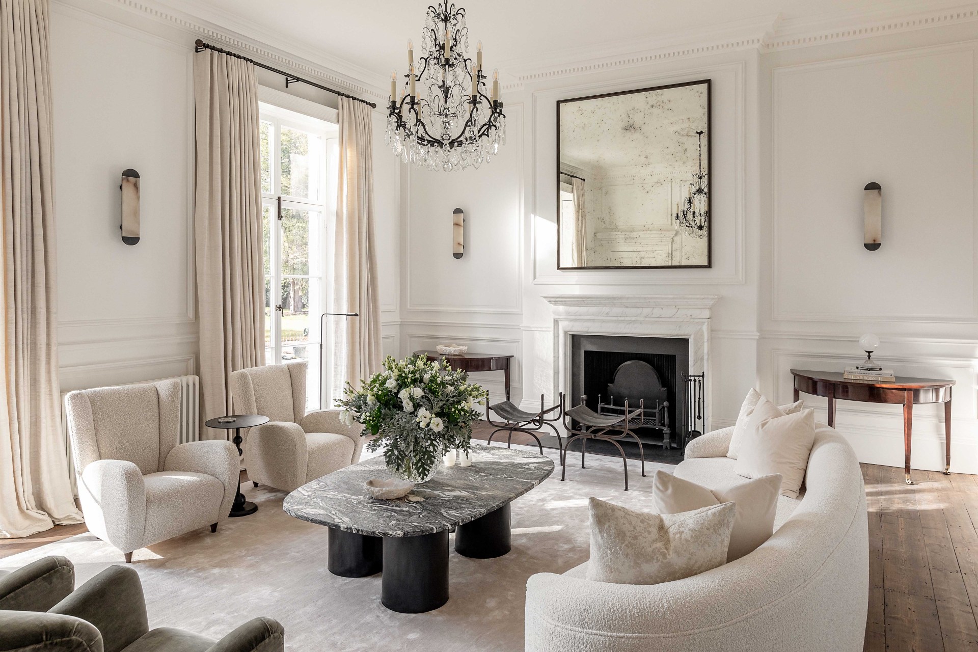 How to Put a Modern Twist on the Classic Hollywood Regency Style - Calming  Ground Interiors