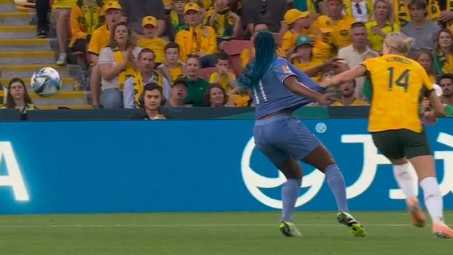 Alanna Kennedy pulls Kadidiatou Diani's jumper in the penalty area. Photo: Optus Sport.