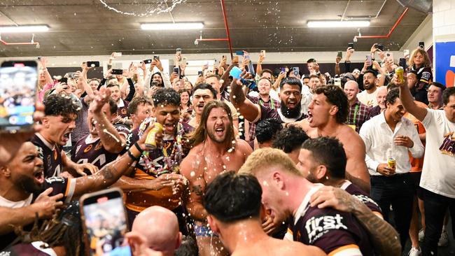 Broncos celebrate the win over the Warriors